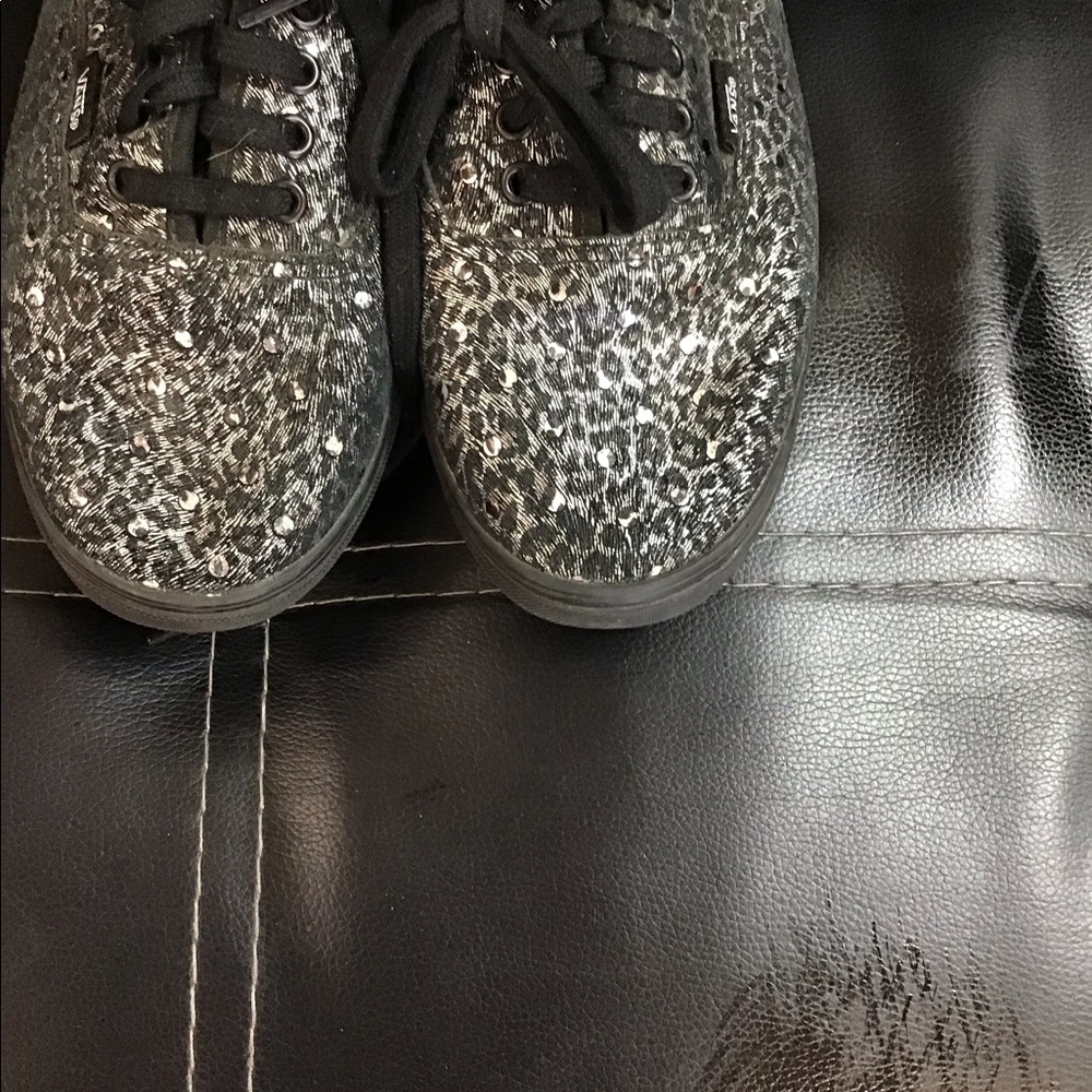 Vans - Picture 3 of 5